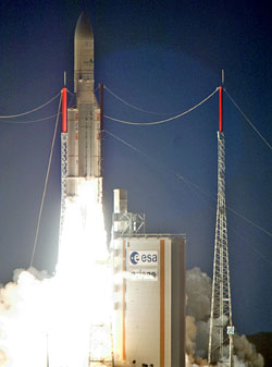 千里眼衛星が２７、ギアナ宇宙センターでアリアン－５ＥＣＡ発射体に積載され無事に打ち上げられた。
