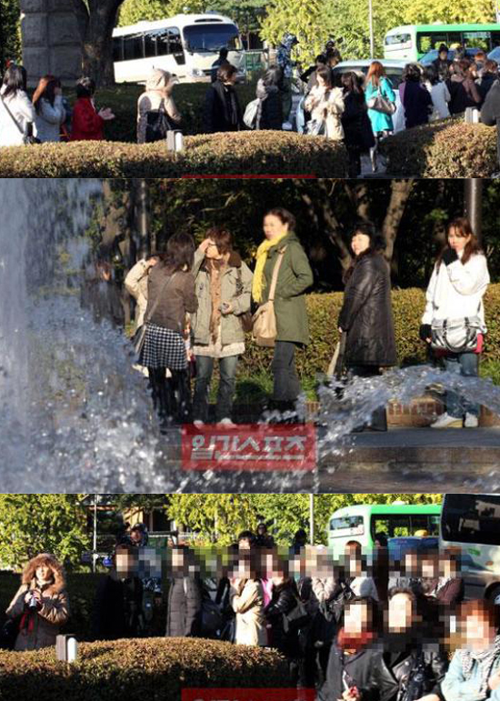 日本のファンたちが、ハイアットホテルの噴水広場でリュ・シウォンを待っている。