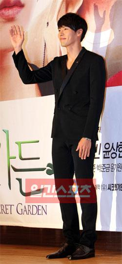 ドラマ「シークレットガーデン」制作発表会に出席した俳優ヒョンビン。