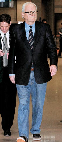 スチーブン・ボズワース米国北朝鮮担当特別代表が２１日夜に仁川空港を通じ入国した。