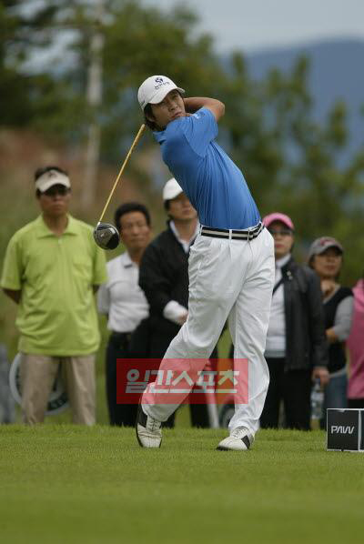 日本プロゴルフツアー（ＪＧＴＯ）史上初めて韓国人賞金王になった金庚泰（２４、新韓金融グループ）。