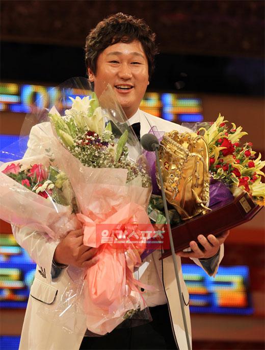 ゴールデングローブ授賞式で３塁手部門の受賞者に選ばれた李大浩。