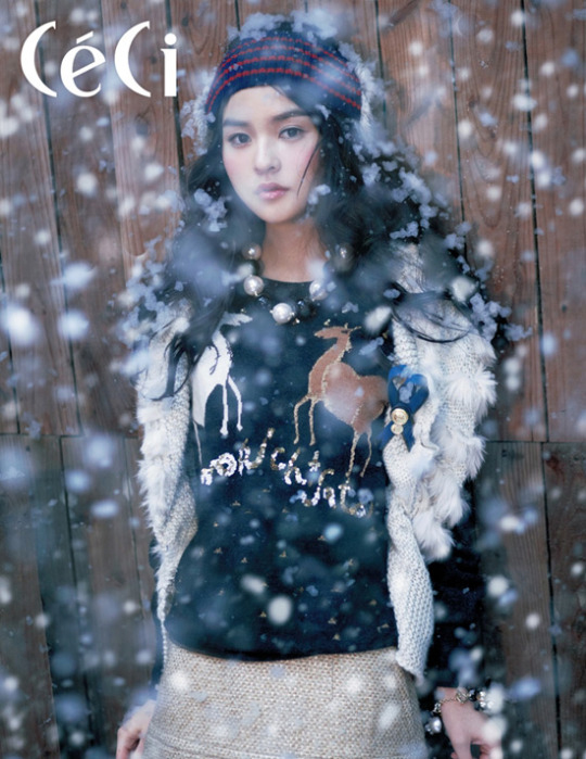 「ＣｅＣｉ」１月号で雪より美しい‘雪花少女’に変身した写真を公開した女優ウリ（写真＝ＣｅＣｉ）。