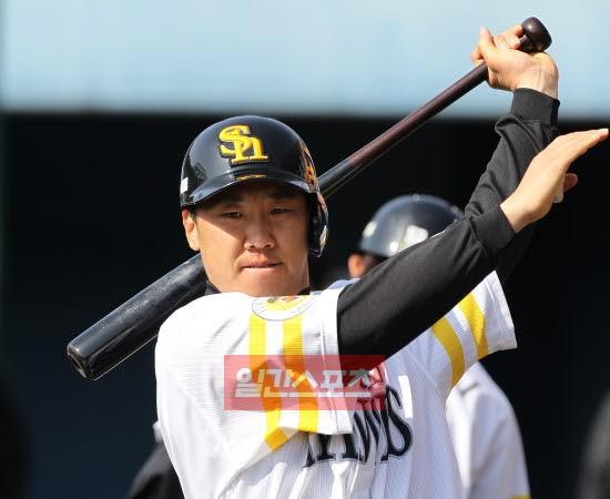 ソフトバンクに戻り、２軍で日本プロ野球に再挑戦するとされる李机浩。