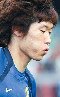 サッカー選手の朴智星。