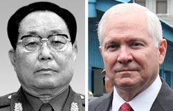 北朝鮮の金英春（キム・ヨンチュン）人民武力部長（左）とゲーツ米国防長官（右）