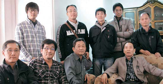 リビアのトブルクからエジプトに脱出した韓国建築会社「空間」の職員９人。