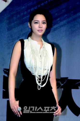 女優パク・シヨン。
