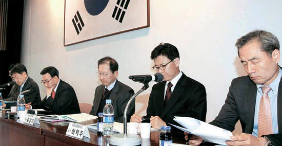 「韓国史必修」公聴会が歴史教育課程開発推進委の主催で１１日、果川（クァチョン）国史編纂委員会で開かれた。