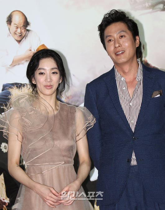 １２日、「敵との同床」制作発表会に登場したチョン・リョウォン（左）とキム・ジュヒョク。