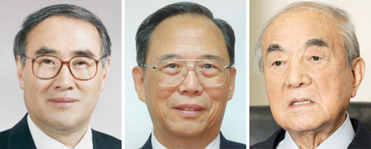（左から）韓国の元国務総理の李洪九（イ・ホング）氏、中国の元国務院副総理の曽培炎、日本の元首相の中曽根康弘氏。