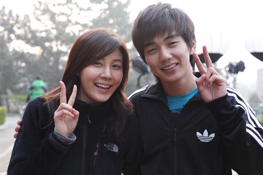 映画「ブラインド」で共演した俳優ユ・スンホ（右）と女優キム・ハヌル。