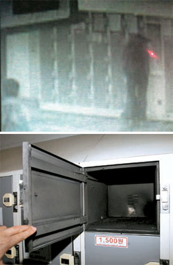 ソウル駅の防犯カメラに写った容疑者（上側）。爆発で黒くすすけたソウル駅のコインロッカー内部。