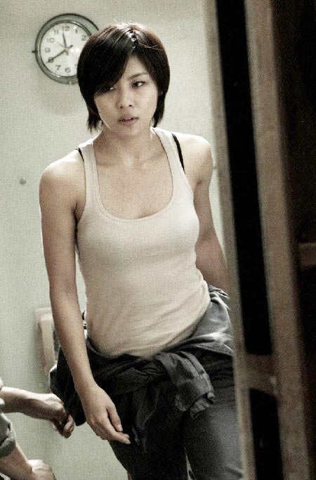 アクション映画「７鉱区」で筋肉質のスタイルを公開した女優のハ・ジウォン（写真＝ＪＫフィルム提供）。