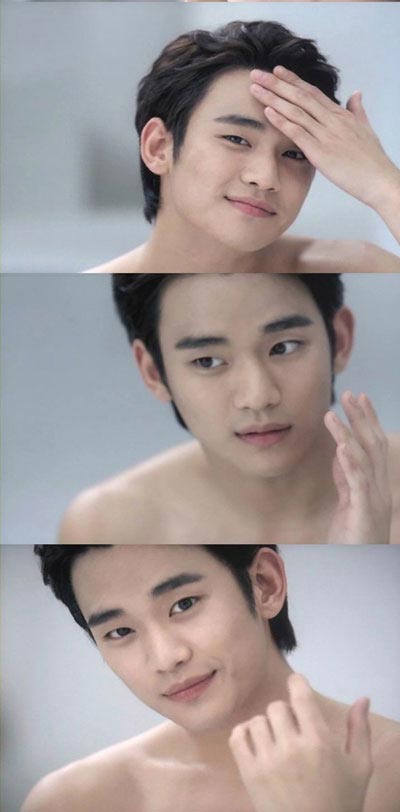化粧品モデルの広告で白い‘もち肌’を見せた俳優キム・スヒョン（写真＝ポータルサイト掲示板）。