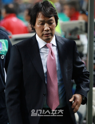 札幌で日本に惨敗したサッカー韓国代表の趙広来（チョ・グァンレ）監督