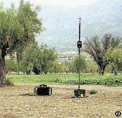 イタリアのセレックス社が製作したＨＡＬＯ（Ｈｏｓｔｉｌｅ　Ａｒｔｉｌｌｅｒｙ　Ｌｏｃａｔｉｎｇ　Ｓｙｓｔｅｍ）は、飛んでくる砲弾の音を分析して発射地点と落下地点を座標で表す新型装備。