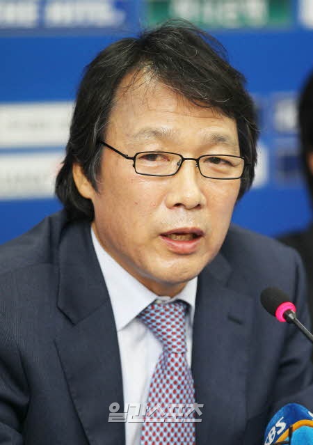 サッカー韓国代表の趙広来（チョ・グァンレ）監督。