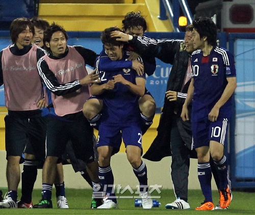 サッカー日本代表は７日（日本時間）、２０１４年ブラジルＷ杯アジア３次予選Ｃ組のウズベキスタン戦で苦戦し、１－１で引き分けた。