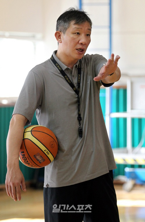 韓国バスケット代表チームの許載（ホ・ジェ）監督。