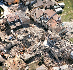 ２００９年の地震で廃虚になったラクイラ市の様子。