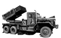 １３０ミリ多段階ロケット砲の「九竜（クリョン）」（Ｋ－１３６）。