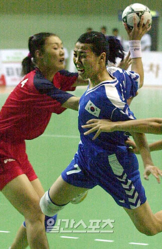 韓国女子ハンドボール代表の張素姫（チャン・ソヒ、３３、日本ソニー）。