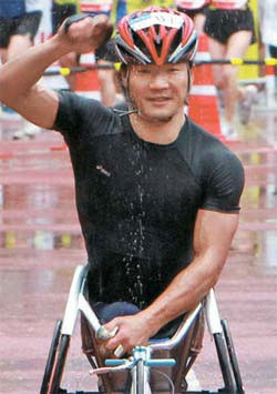 ６日、中央ソウルマラソン車椅子部門で優勝した樋口政幸さん（３２、日本）。