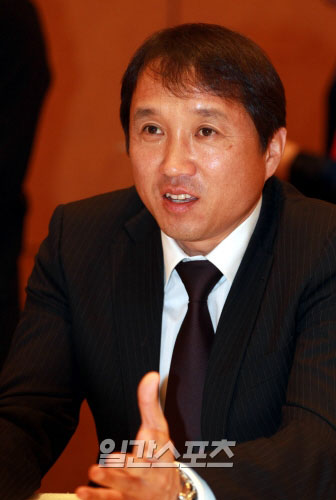 大韓サッカー協会技術委員長に就任した皇甫官（ファンボ・クァン）氏。