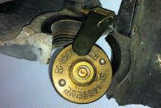 金先東（キム・ソンドン）議員が使用した催涙弾には“ＳＹ－４４銃榴弾信管”という文字とともに識別番号が刻まれていた。
