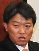 韓国の国会本本会議場で催涙弾を投げて告発された民主労働党の金先東（キム・ソンドン、４４）議員。