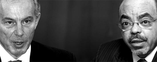 トニー・ブレア前英国首相（写真左）とエチオピアのメレス・ゼナウィ首相