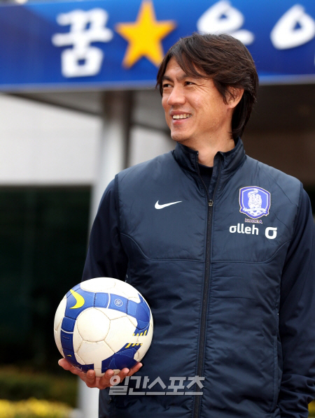 サッカー韓国オリンピック（五輪）代表チームの洪明甫（ホン・ミョンボ）監督。