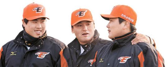 ハンファのスター選手。左から柳賢振（リュ・ヒョンジン）、朴賛浩（パク・チャンホ）、金泰均（キム・テギュン）。