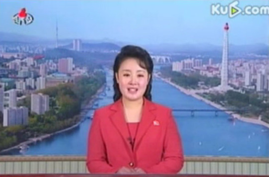 朝鮮中央テレビに登場した新しい“看板”アナウンサー（［写真＝中国Ｋｕ６キャプチャー）