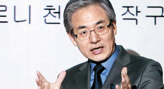 金孝俊（キム・ヒョジュン）ＢＭＷコリア社長はグローバル企業経営の２つのトピックに「グローバル化（ｇｌｏｂａｌｉｚａｔｉｏｎ）」と「戦略的提携（ｓｔｒａｔｅｇｉｃ　ａｌｌｉａｎｃｅ）」を挙げた。