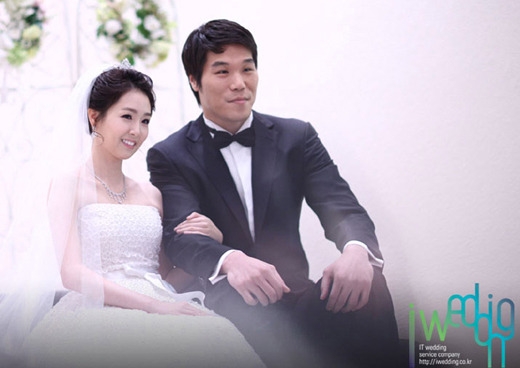 結婚離婚訴訟を進めているオ・ジョンヨンＫＢＳ（韓国放送公社）アナウンサー（左）とバスケットボール選手のソ・ジャンフン。