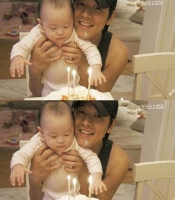 俳優リュ・シウォン（右）と娘のヒョンソちゃん。