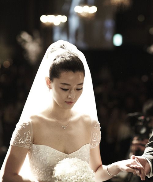 チョン・ジヒョンの結婚式の写真が公開された。
