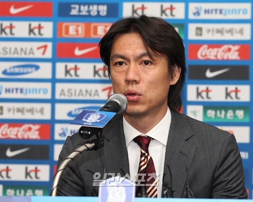 韓国オリンピック代表チームの洪明甫（ホン・ミョンボ）監督。