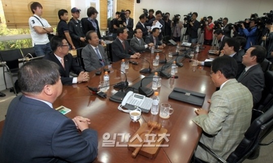 韓国野球委員会（ＫＢＯ）は８日、ソウル道谷洞（ドゴクドン）野球会館で２０１２年第４回理事会を開いた。