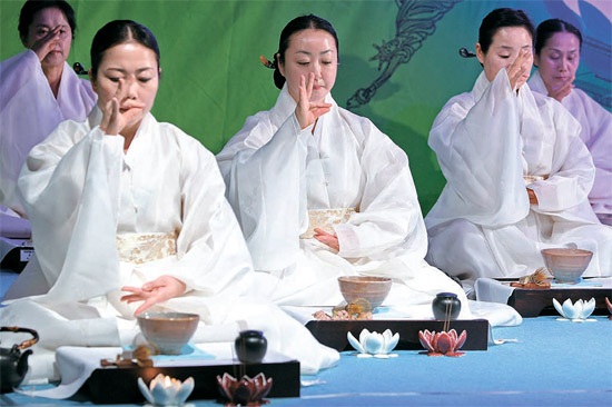 １７日、大邸展示コンベンションセンター（ＥＸＣＯ）で「２０１２　大邱（テグ）世界茶文化祭り」が開かれた。