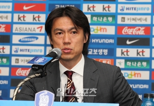 サッカー韓国五輪代表の洪明甫（ホン・ミョンボ）監督（４３）