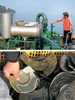 泥を除去する特殊装備の真空吸入ポンプ（写真上）と「馬島４号」船の探査中に見つかった陶磁器の破片。