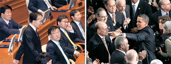 韓国国会と米国議会の対照的な風景　　大統領を迎える韓国・米国議員の姿が対照的だ。 李明博大統領が２日の国会開院式の演説のため本会議場に入った際、韓国議員は席に座っていた（左）。一方、米国議員は２０１０年１月２７日、国政演説のために議事堂に入るオバマ大統領を起立拍手で迎えている。