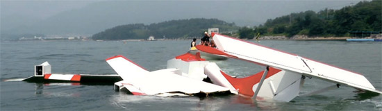 ８日に泗川沖の海上で試験運航中のＷＩＧ船が墜落し４人の死傷者が発生した。