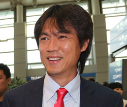 韓国五輪サッカー代表の洪明甫（ホン・ミョンボ）監督。