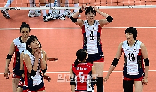 惜しくも銅メダルを逃した女子バレーボール韓国代表チーム。