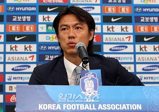 韓国サッカー五輪代表の洪明甫（ホン・ミョンボ）監督。