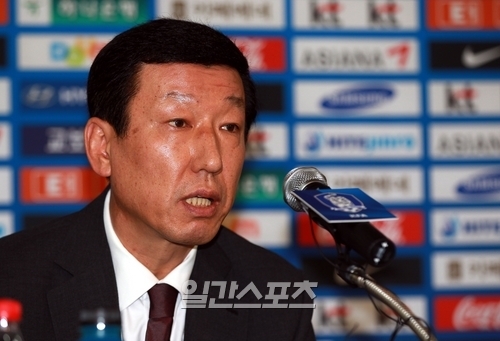 サッカー韓国代表のチェ・ガンヒ監督。